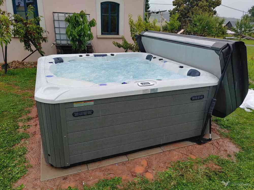 Vířivka Poseidon Spa R...
